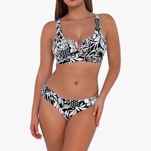 Sunsets Alana pattern Vienna style v wire multi-way bikini top